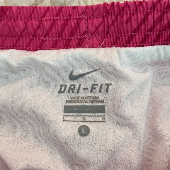 NWOT Nike Girls pink and green shorts size L - Picture 3 of 3